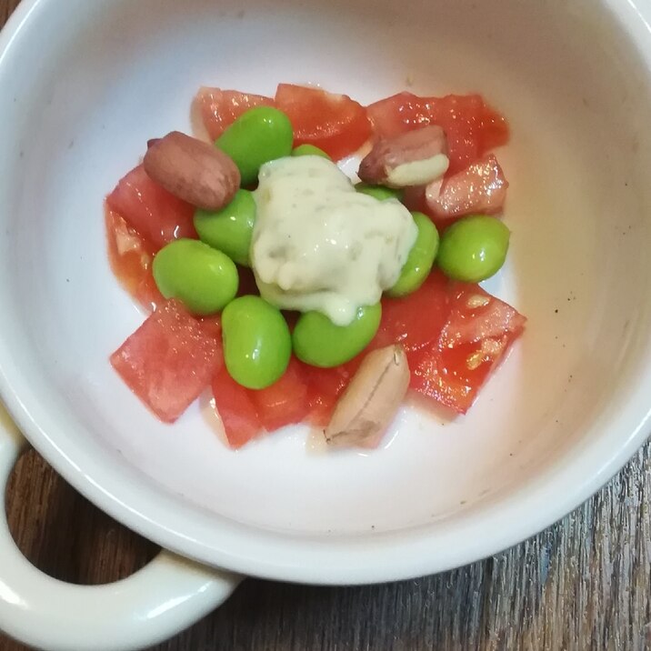 トマトと枝豆と落花生のオニオンマヨネーズサラダ